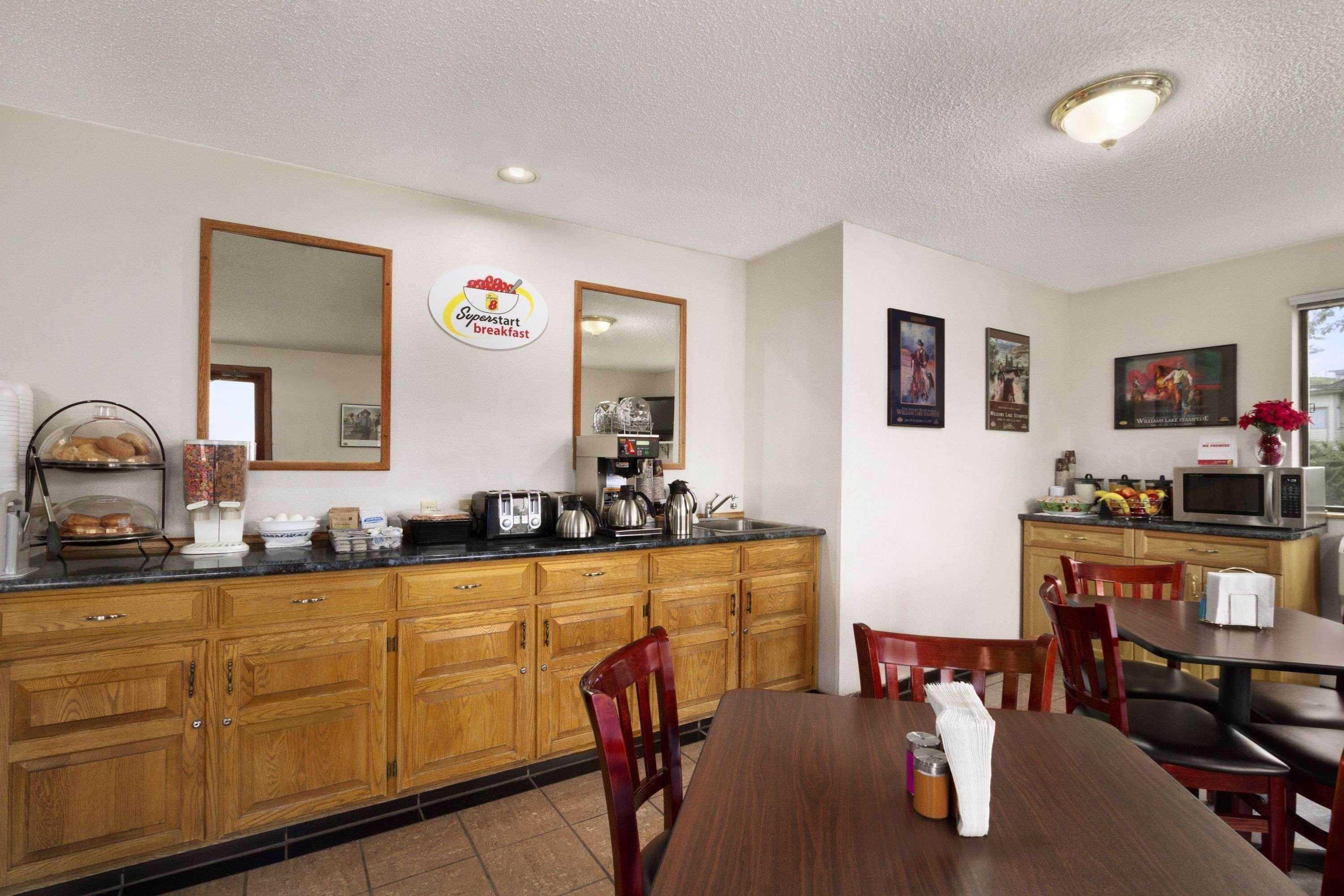 Super 8 By Wyndham Williams Bc Hotel Williams Lake
